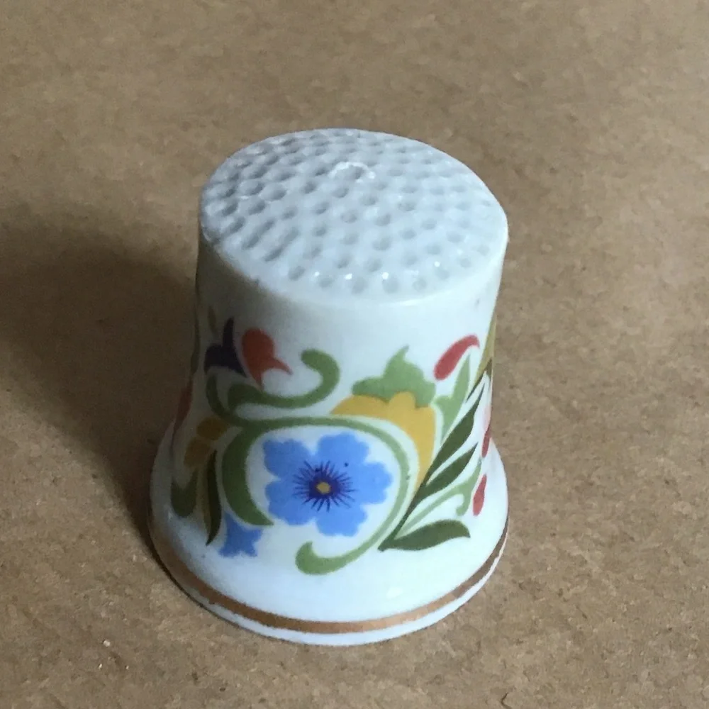 Vintage Avon Nordic Flowers Porcelain Thimble - Picture 1 of 3